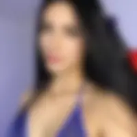 Lesly, 22