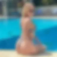 Lauren, 33